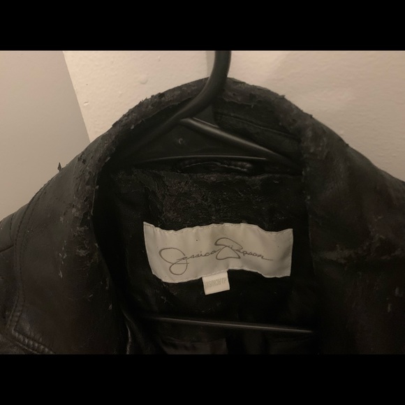 Black Leather Jacket XS (has some peeling around collar and some on sleeves) - Picture 2 of 2